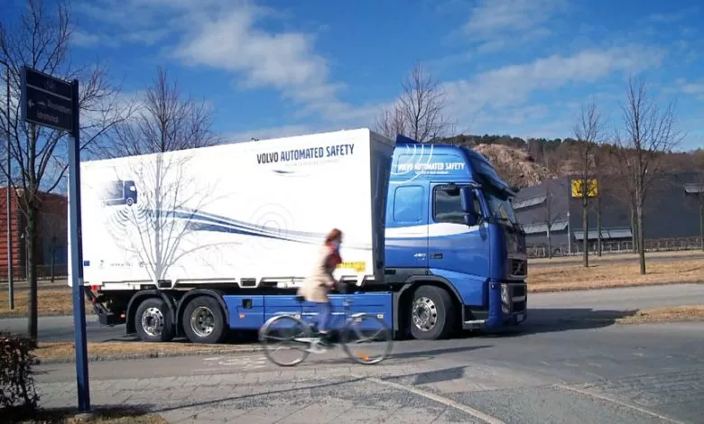 Volvo Trucks studiază accidentele cauzate de virajul la dreapta