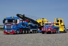 Un Scania R 500 din piesel Lego