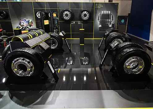 PIRELLI a lansat la Reifen Show noua gamă NOVATREAD și SERIES:01 2 Pirelli stand Reifen Show 2014