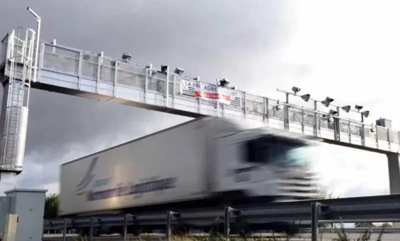 Franța: Transportatorii protestează împotriva modificării ecotaxei 1 Franța: Transportatorii protestează împotriva modificării ecotaxei