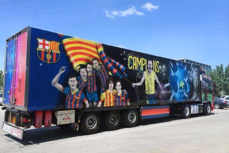 DAF XF 105, "mijlocașul motorizat" al lui FC Barcelona 4 DAF XF 105 FC Barcelona