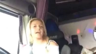 laurie canta la volan