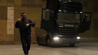 Scania R580 V8 vedetă în clipul melodiei „Blană de urs” a lui Grasu XXL