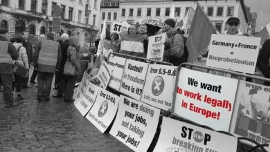 Protestul detinatorii de Cayenne Turbo S, BMW X5 si alte masini de lux in fata PE 9 protest transportatori parlament european milog1