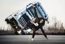 Volvo FH condus pe doua roti in serialul Reality Road