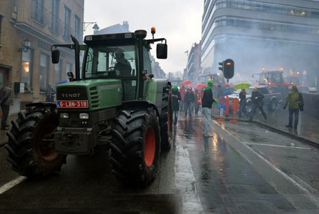 Fermierii francezi au blocat camioanele inmatriculate in Germania si Spania