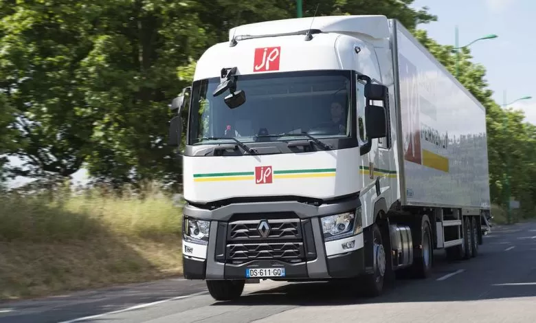Jacky Perrenot a achizitionat 32 de unitati Renault Trucks Model T