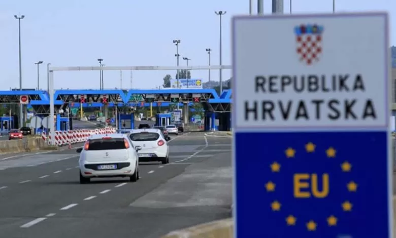 Criza refugiaților: Cozi de camioane între Serbia și Croația 1 Criza refugiaților