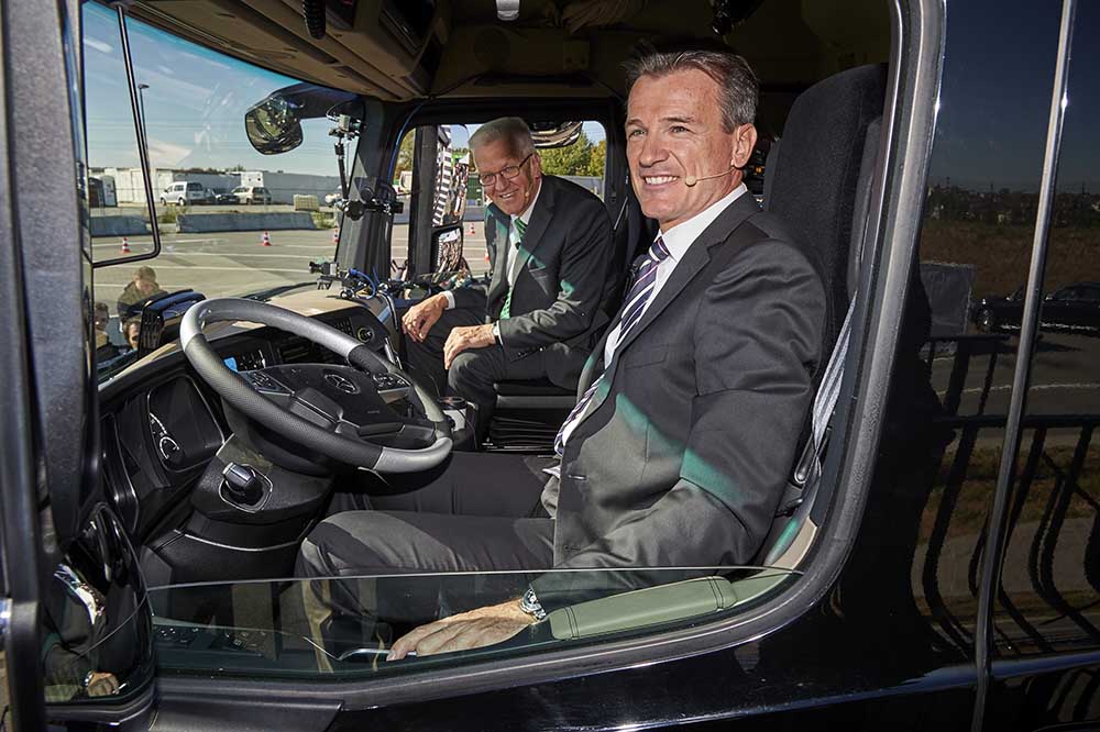 Mercedes-Benz Actros este primul camion de serie autonom testat în trafic real