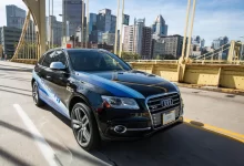 Unui vehicul care gândește și reacționează mai rapid ca un șofer