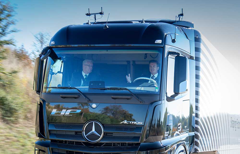 Mercedes-Benz Actros este primul camion de serie autonom testat în trafic real