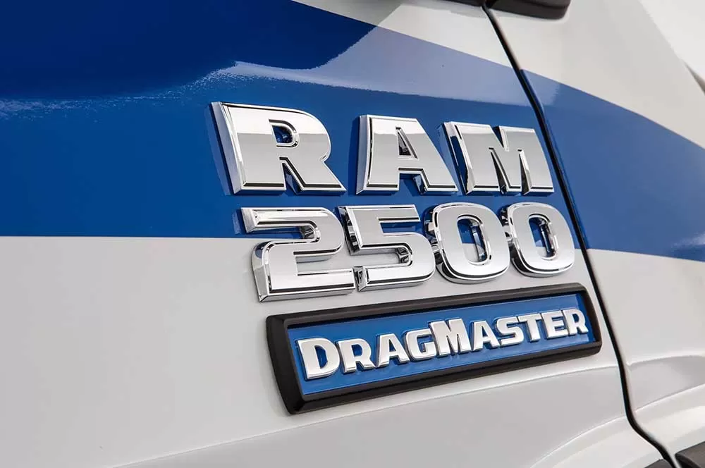 Două modele Ram ProMaster prezentate în cadrul SEMA Show 2015 6 ram promaster dragmaster badge