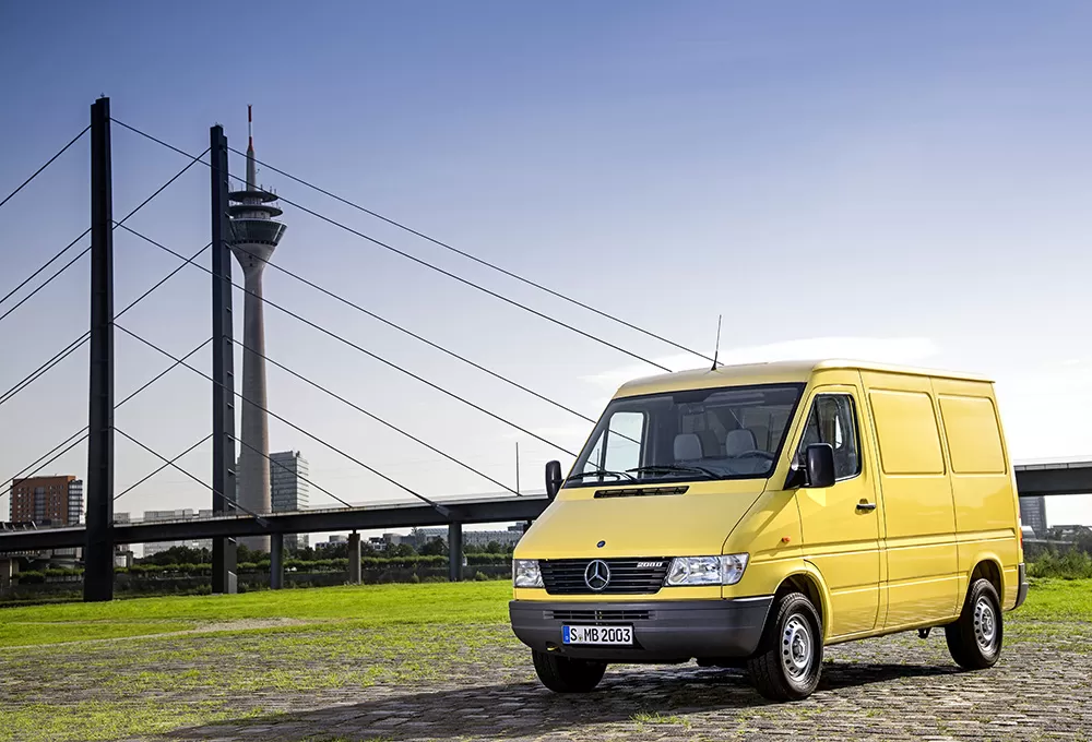 Mercedes Benz Sprinter 1 1995 2006 exterior 4