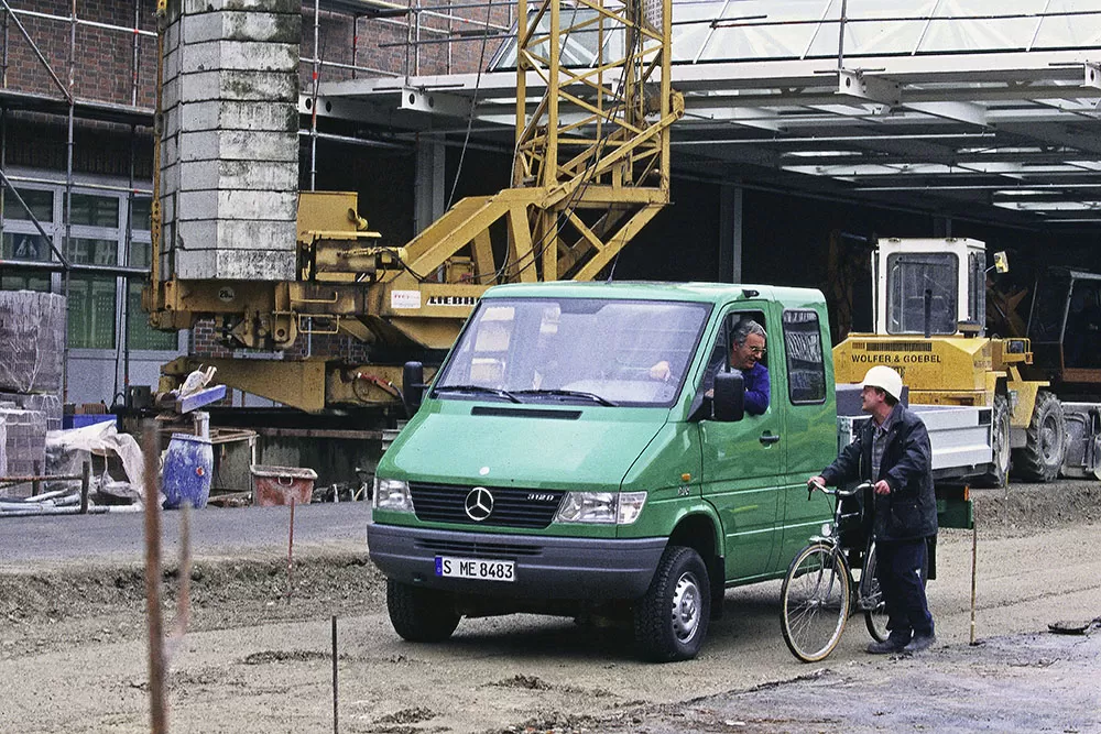 Mercedes Benz Sprinter 1 1995 2006 exterior 9