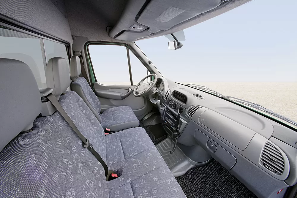 Mercedes Benz Sprinter 1 1995 2006 interior 3