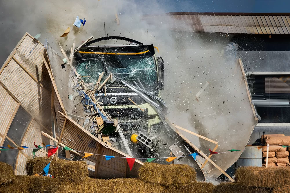 Volvo FMX testat extrem o fetiță de patru ani (VIDEO)