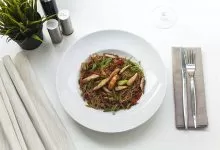 Peste 10.000 de comenzi și 2 chefi noi se alătură echipei Yellow.Menu