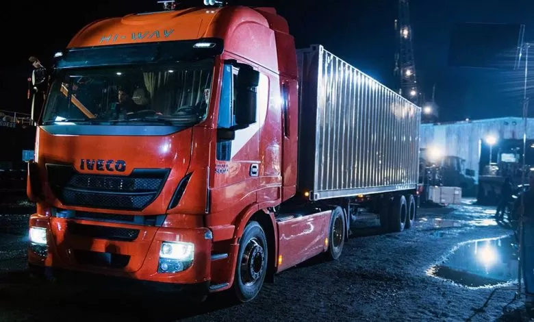 Iveco Stralis Hi-Way "actor" în Batman vs. Superman: Dawn of Justice 1 Iveco Stralis debutează în super-producția Batman vs. Superman: Dawn of Justice