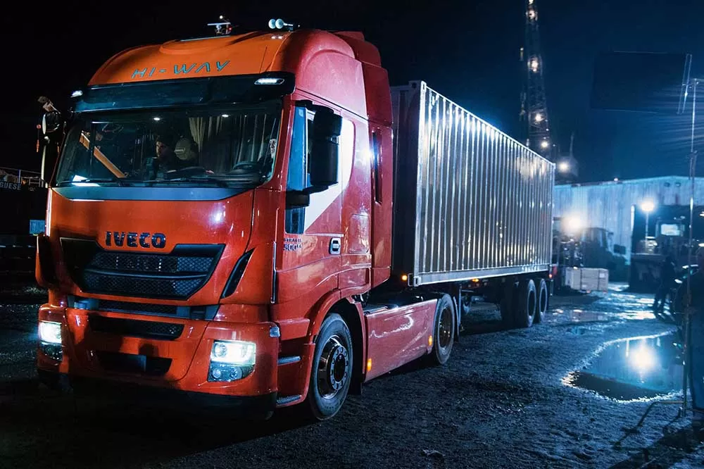 Iveco Stralis Hi-Way "actor" în Batman vs. Superman: Dawn of Justice 4 Iveco Stralis debutează în super-producția Batman vs. Superman: Dawn of Justice