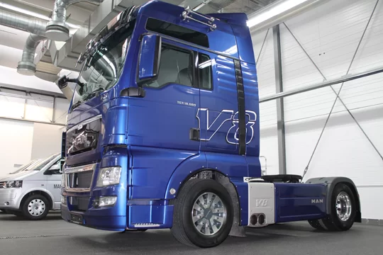 Modelul MAN TGX V8 trece la categoria ‘Oldtimer’ 1 Modelul MAN TGX V8 trece la categoria ‘Oldtimer’