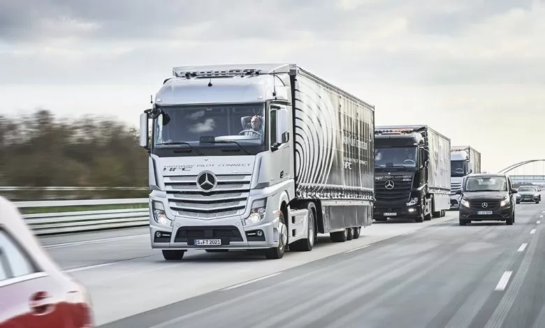 Trei MB Actros autonome și conectate în drum spre Rotterdam