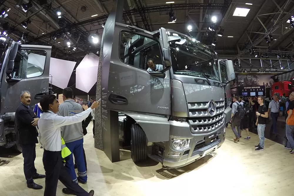 Prezență consistentă pentru Mercedes-Benz în cadrul Bauma 2016 14 12