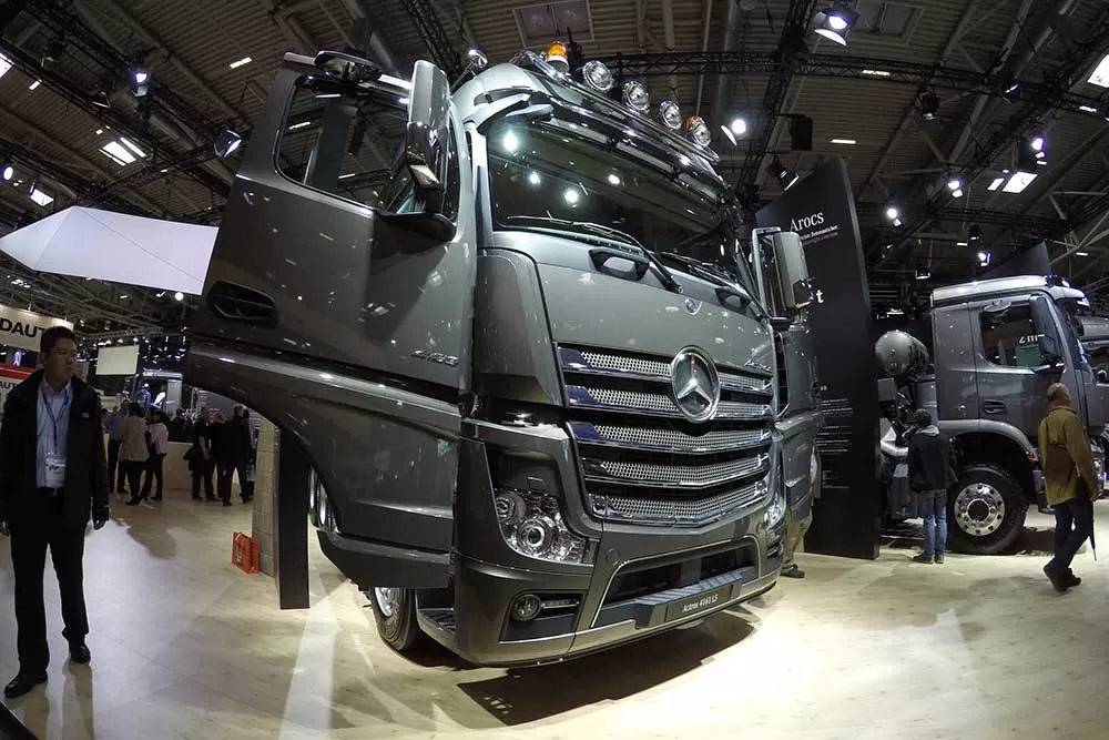 Prezență consistentă pentru Mercedes-Benz în cadrul Bauma 2016 9 7