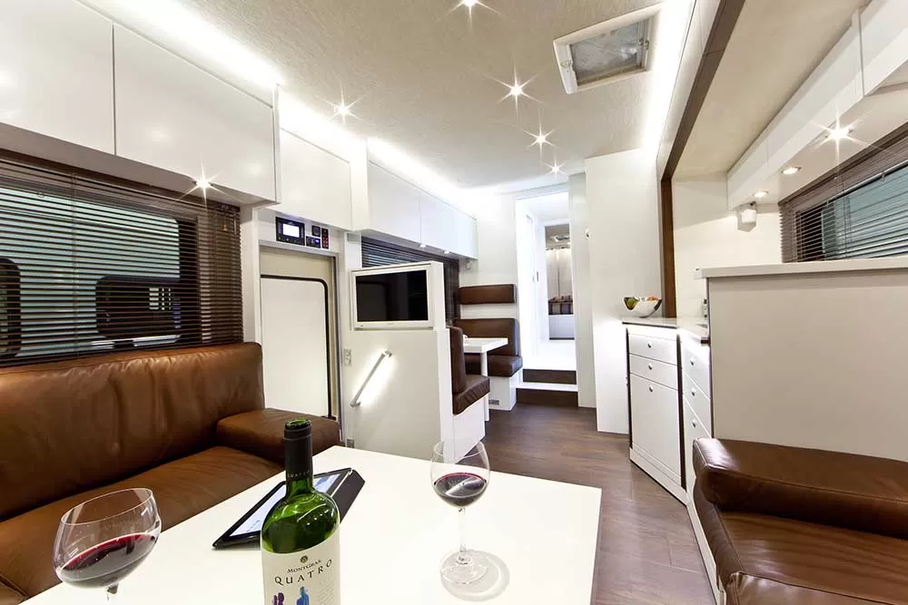 Vario Alkoven 1200: de la interior la “dreamterior” 8 Mercedes Benz Actros Motorhome 3
