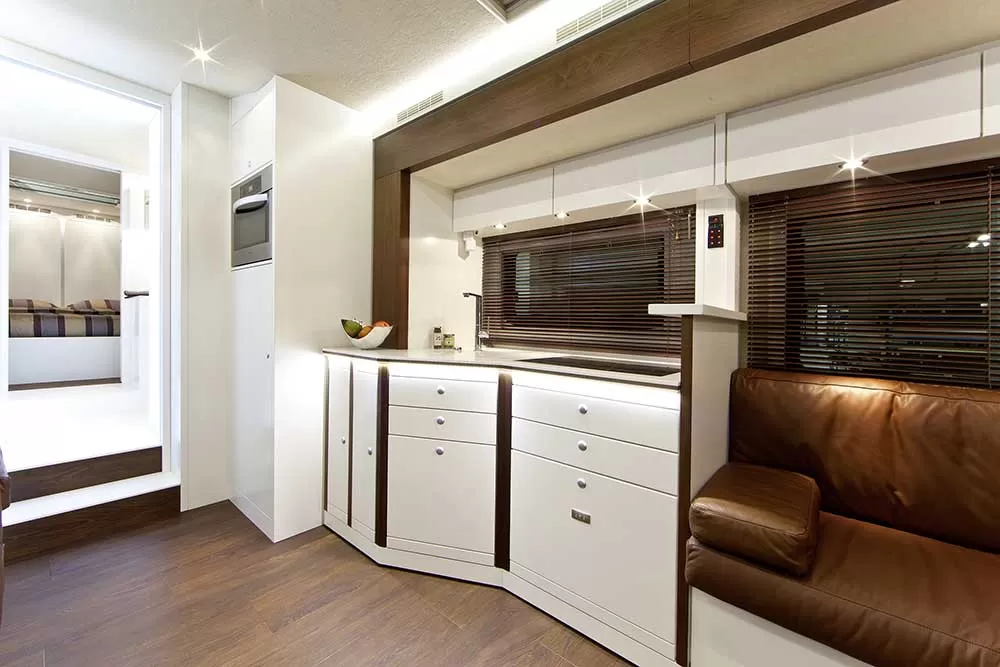 Vario Alkoven 1200: de la interior la “dreamterior” 3 Mercedes Benz Actros Motorhome 8