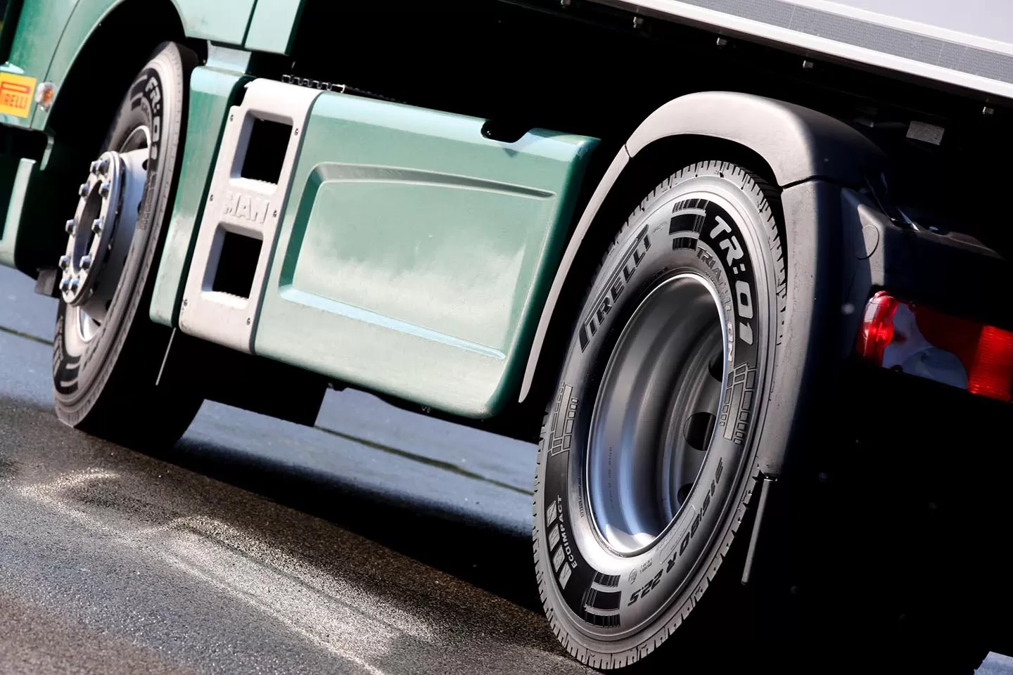 Pirelli R:01 Triathlon, noua anvelopă pentru transport regional