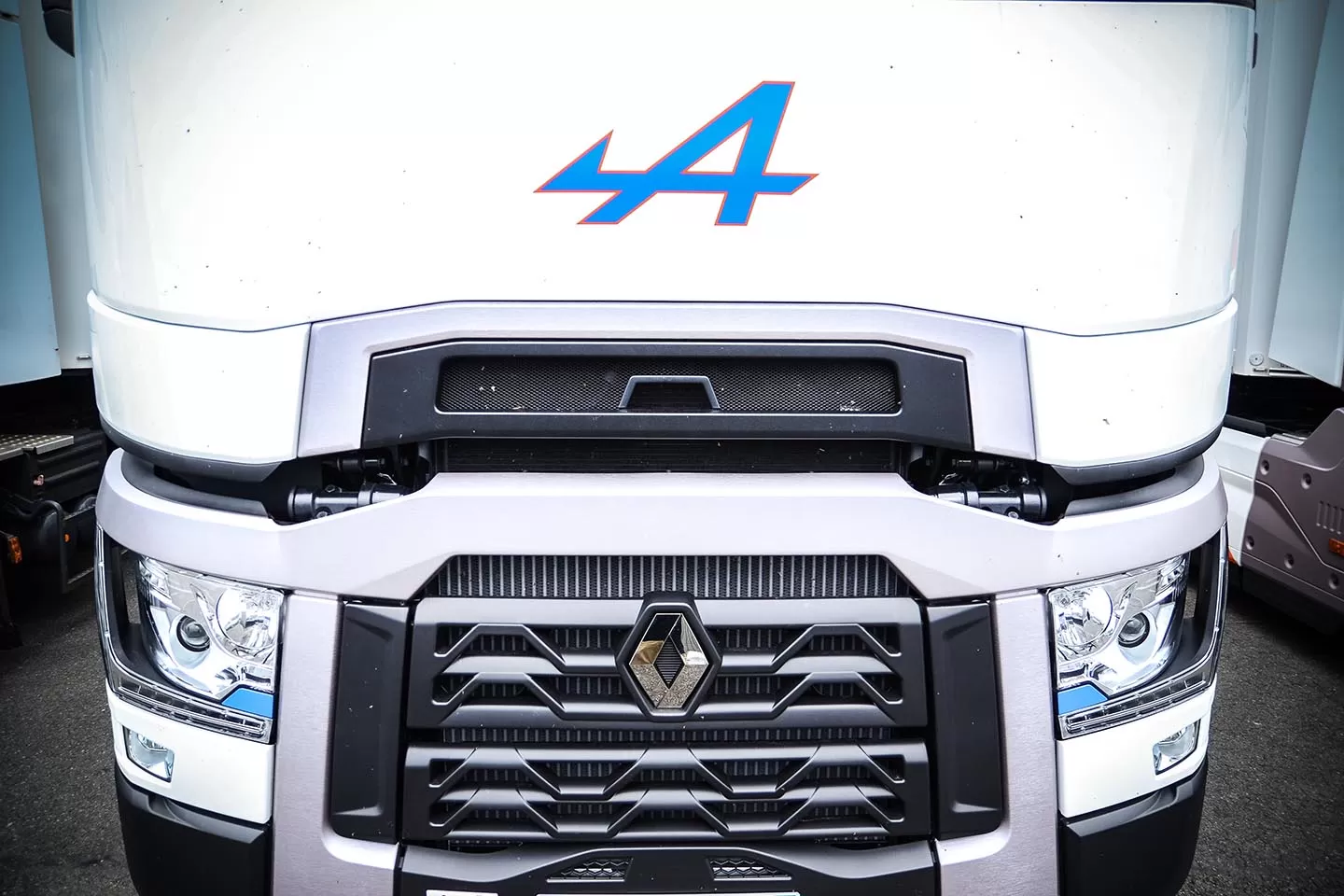 Renault Trucks T pentru echipa Signatech-Alpine