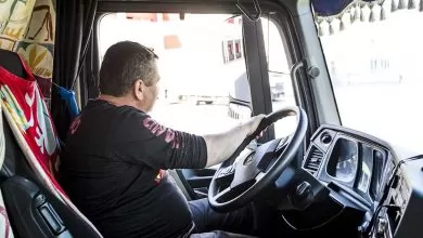 Vârsta minimă pentru obținerea permisului rămâne 21 de ani