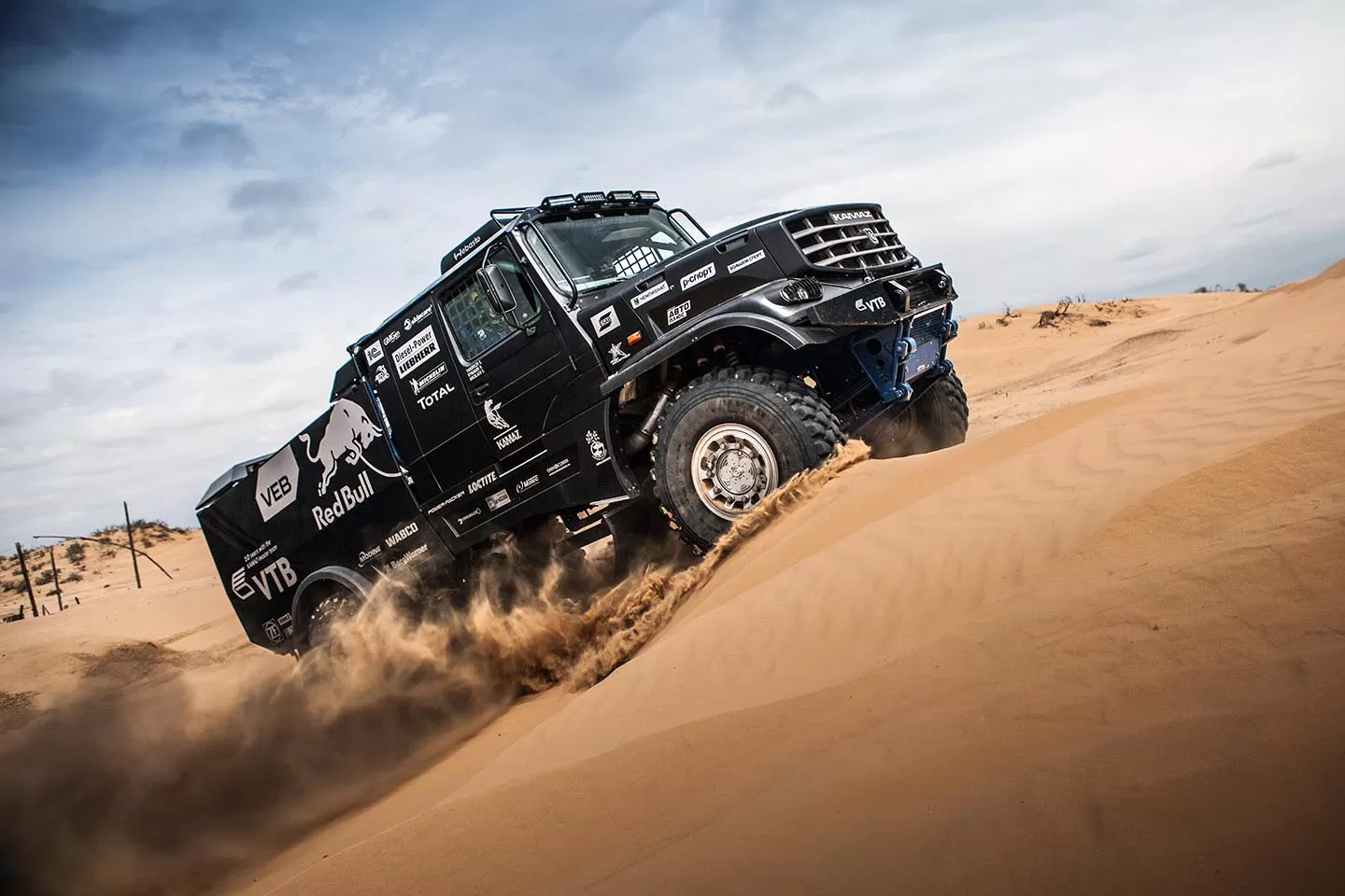 "Kapotnik", noul camion de Dakar al Kamaz Master Team 7 kamaz1