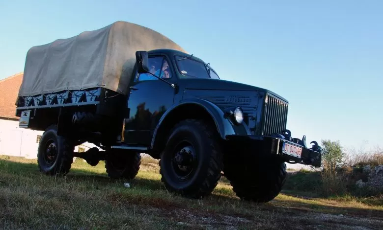 Colecționarul de camioane ZIL și GAZ