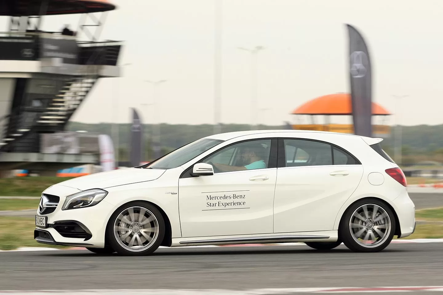 Am testat pe circuit forța, agilitatea și siguranța Mercedes-Benz 4 MB Day 1 024