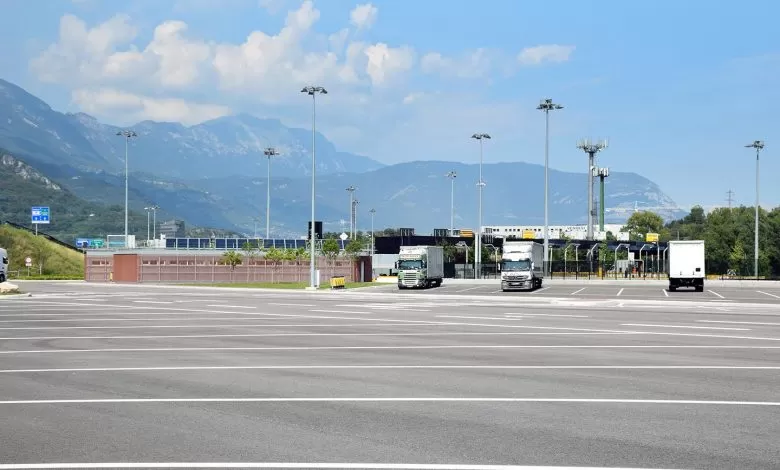 O nouă parcare securizată pentru camioane în Italia