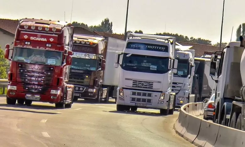 Transportatorii au obținut plafonarea tariful RCA la 7.500 lei/an