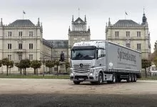 Bradul Reginei Angliei livrat de Mercedes-Benz Actros și CharterWay