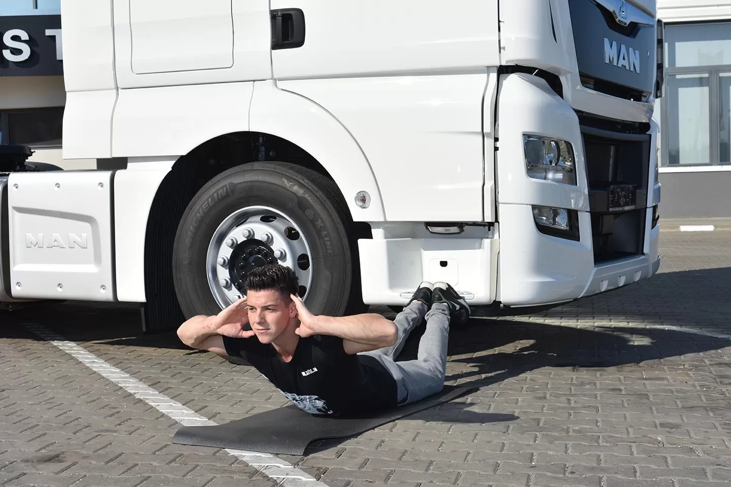 Exerciții pentru antrenarea muschilor abdominali și lombari