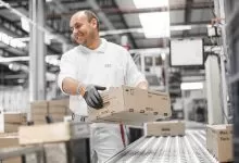 Audi introduce mânușa inteligentă în operațiunile de logistică 8 manusa proglove audi logistica