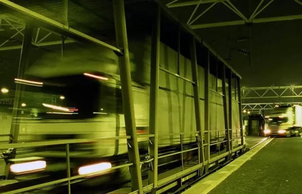 Peste 1.6 milioane camioane au traversat Canalul Mânecii în 2016