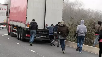 Peste 3.000 de migranți descoperiți în camioanele de la Calais