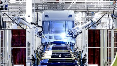 Roboții și oamenii fac echipă în noua fabrică de cabine Scania