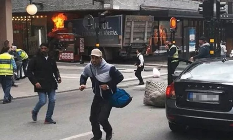 Atac terorist la Stockholm. Un camion a intrat în mulțime în centrul orașului 1 Mai mulți morți și răniți după ce un camion a intrat în mulțime în centrul orașului Stockholm