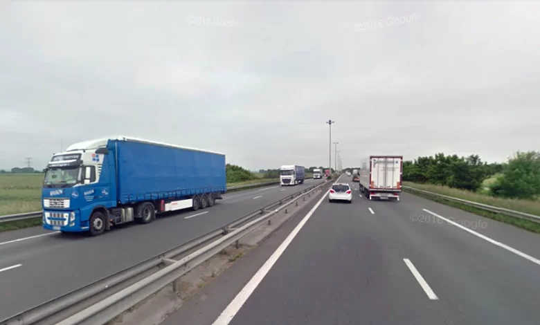 Soferul unei dube a murit într-un accident cauzat de migranți la Calais 1 Soferul unei dube a murit într-un accident cauzat de migranți la Calais