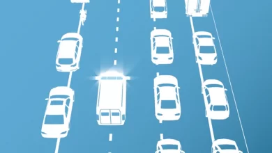 Ambulanță lovită de camion pe culoarul unic de salvare