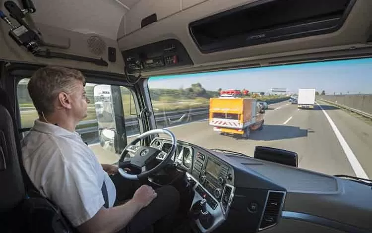 Despre revoluția digitală în transporturi și camioanele autonome