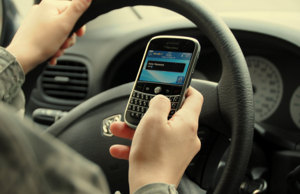 Polițía italiană a început vânatoarea celor care utilizează telefonul mobil la volan