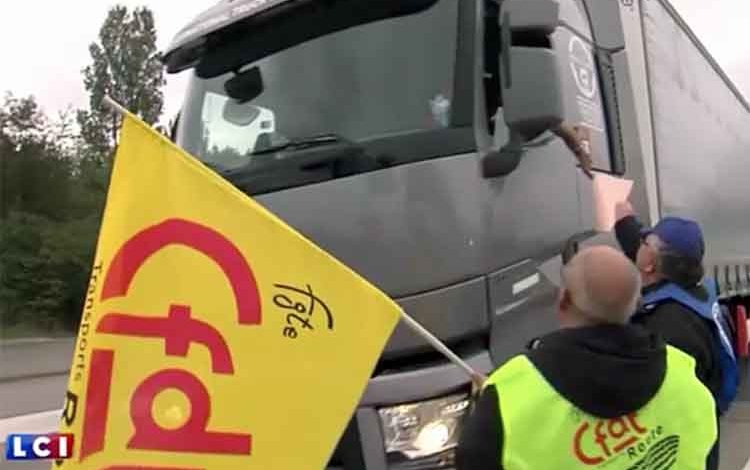 Șoferii de camion alături de alți sindicaliști francezi au intrat în grevă