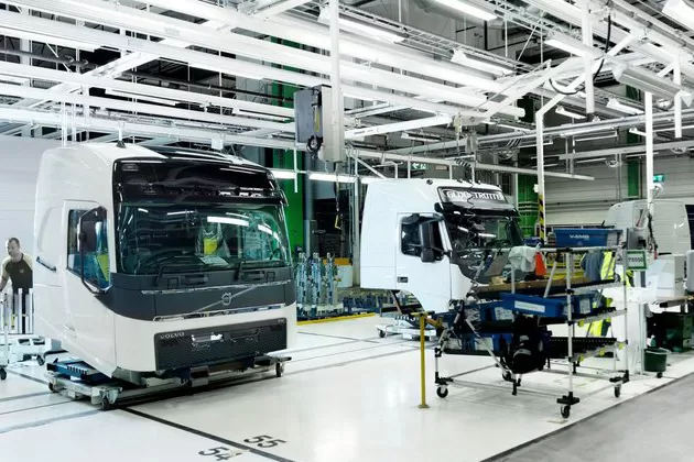 De 6 ore este nevoie pentru a produce o cabină Volvo Trucks 1 De 6 ore este nevoie pentru a produce o cabină Volvo Trucks